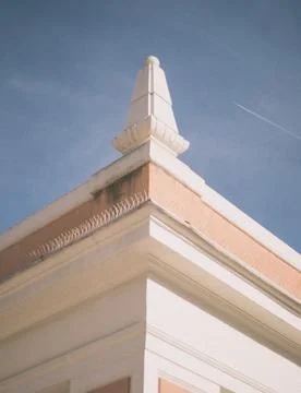 BUILDING CORNISA DE UN EDIFICIO Fotos de archivo