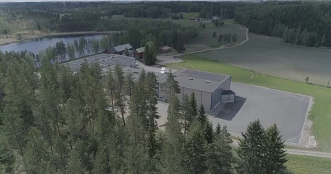 A building covered with solar power panels 库存影片 117700924