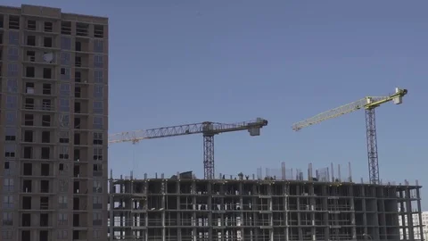 Building, cranes, builders, blue sky 動画素材 84848402