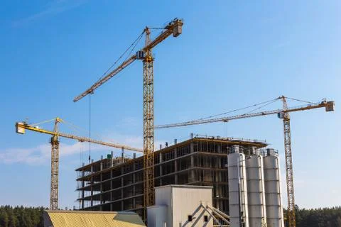 Building cranes on construction Foto stock