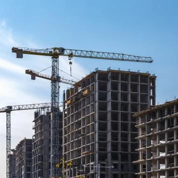 Building cranes on construction Foto stock
