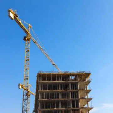 Building cranes on construction Stock-Fotos