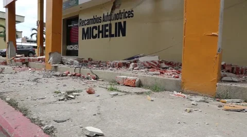 Building damage, rubble scattered in town after 2016 Ecuador quake Stock Footage 62830700
