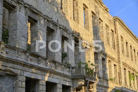 Building destroyed in Bosnian war Stock Photos