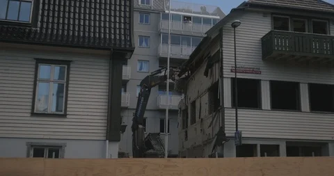 Building dismantling 動画素材 95962297
