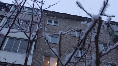 Building during a snowfall 库存影片 73874676