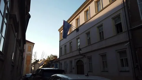 Building with EU flag Vídeos de archivo 274002886