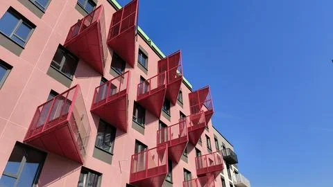 Building facade with triangular balconies in bold color design. Modern Foto stock