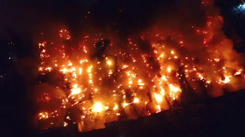 Building fire, Aerial top down, drone shot overlooking of burning Vídeo Stock 131608455