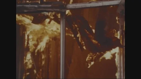 Building on fire and men leaving the building with their belongings - 1968 Vídeo Stock 83659083