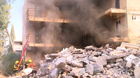 Building on fire and smoke Video stock 34817262