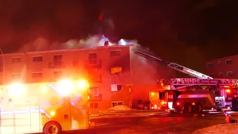 Building fire completly out of control 動画素材 104299240