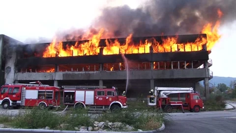 Building on fire Vídeos de archivo 194948301