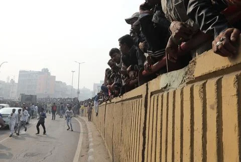 Building fire kills at least 40 people in New Delhi, India - 08 Dec 2019 Fotos de archivo