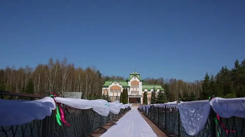 Building in the forest Vídeos de archivo 42889208