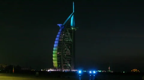 Building in the form of a sail. Time lapse. Video stock 693510