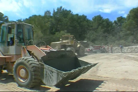 Building Golf Course Video stock 25875945