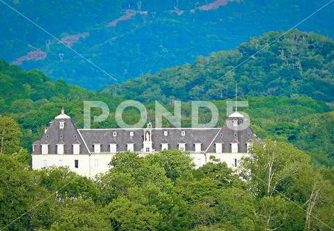 Building in the hills Stock Photos
