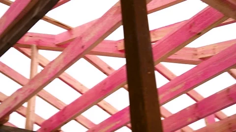 Building a house. The frame of the house Vidéo 254340152