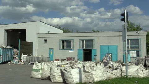 Building house line for industrial sorting of different types of plastics waste Video stock 90249864