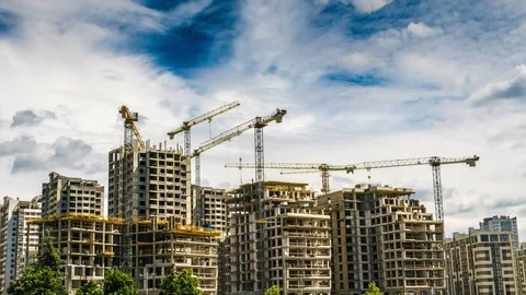 Building a house with six cranes time lapse Video stock 82188588