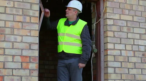 Building inspector in damaged building Vídeos de archivo 41637458