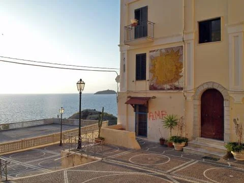 Building with murals Foto stock