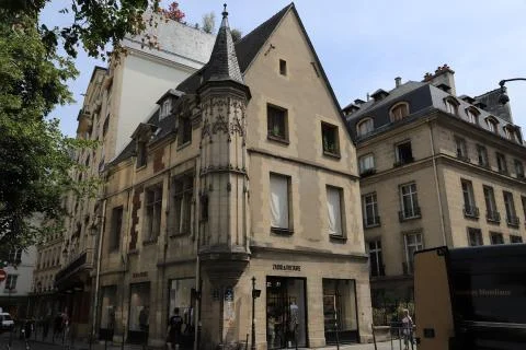 Building in paris Stock Photos