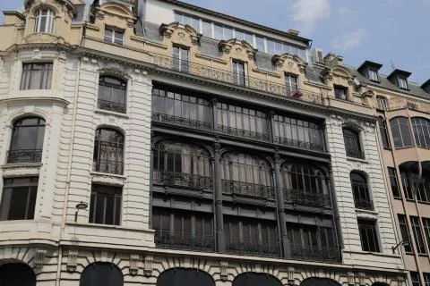 Building in paris Stock Photos