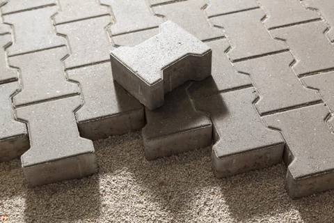 Building an pedestrian path with paver bricks. Sidewalk pavement Stock-Fotos