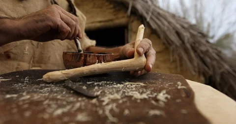 Building a primitive sickle 動画素材 61265855