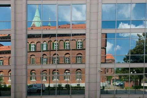 Building Reflection Ancient house reflecting in a modern glass edifice in ... Fotos de archivo