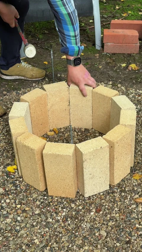Building a Round Brick Fire Pit Base for DIY Outdoor Fireplace Видео 342002217