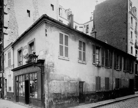 Building rue Marcadet Building rue Marcadet number 23, at the corner of th... Fotos de archivo
