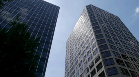 Building Skyscraper - Pan  Vídeos de archivo 3336127