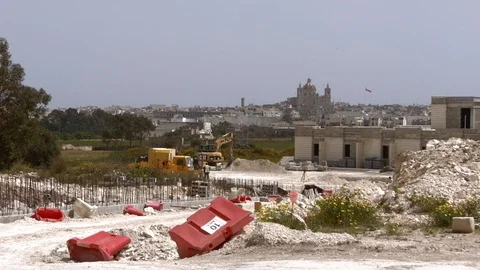 Building in the suburbs. Malta Vidéo 89134996