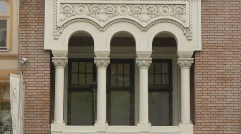 Building with three arches in Bucharest Vídeos de archivo 58120519