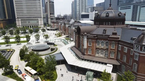 The building of Tokyo station. The square in front of the station. Vídeo Stock 91858575