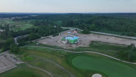 Building under construction by golf course in Canada, aerial parallax Stockbeeldmateriaal 316877435