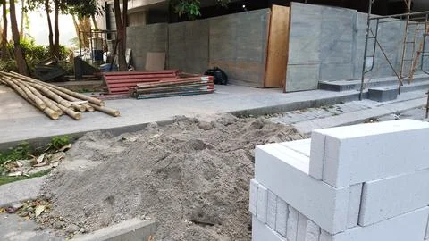 Building under construction with many material Foto stock