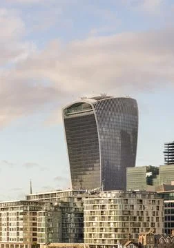 The building unique form the central skyscraper, 20 Fenchurch Street, is on.. Foto stock
