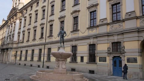 Building of the University of Wroclaw Vídeos de archivo 77201721