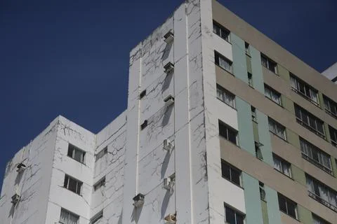 Building wall crack Fotos de archivo