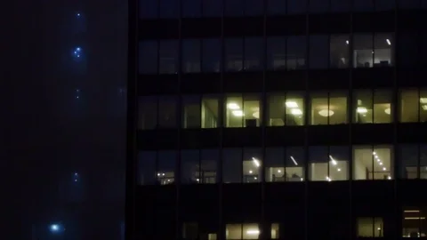 Building windows, in Skyscraper, New York, snow, night. tilt up shot. Vídeos de archivo 108556444