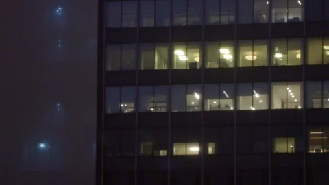 Building windows, in Skyscraper, New York, snow, night. Vídeos de archivo 108556482