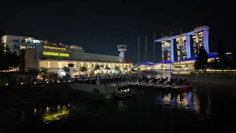 A  building with the word "customs" on it 스톡 동영상 315682116