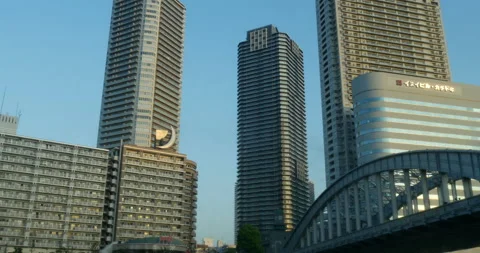 Buildings in the Financial District in Tokyo, same buildings, same routine 4K Vidéo 130401642