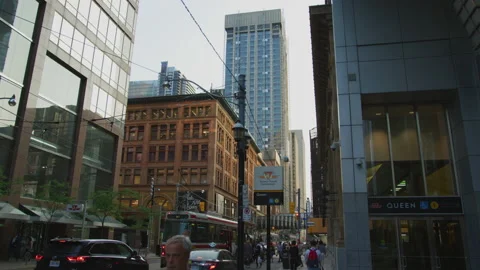 Buildings on Queen St E, Toronto Vídeo Stock 218041859