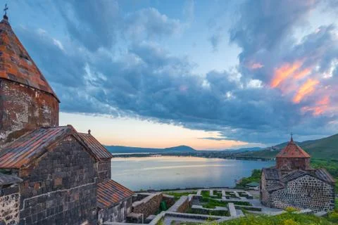 The buildings of Sevanavank monastery at sunset are a landmark of Armenia und 스톡 사진