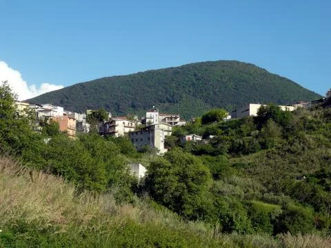Buildings at the top of the hill Foto stock